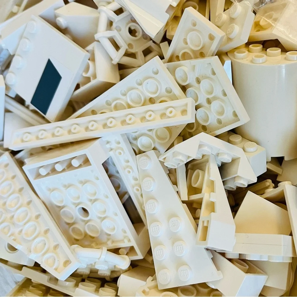 LEGO | Random assortment of white lego bricks, pieces, and parts 1lb + - Picture 5 of 5